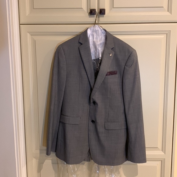 Men’s Gray Penguin suit - Picture 2 of 9